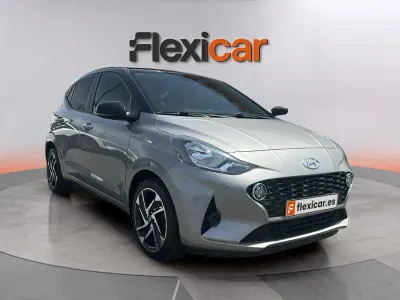 Usado Hyundai i10 Style 84 CV (61 kW) 2021 Marrón Utilitario