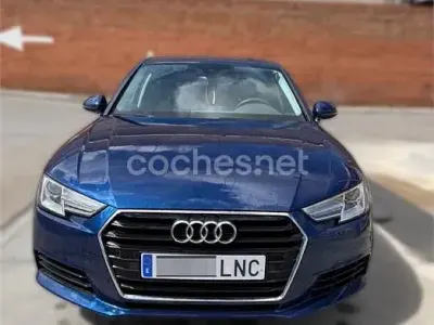 Usado Audi A4 Design 122 CV (89 kW) 2017 Azul Berlina