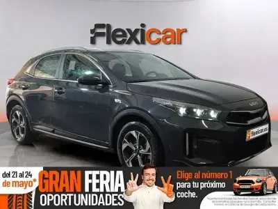 Usado Kia XCeed 120 CV (88 kW) 2024 Gris SUV