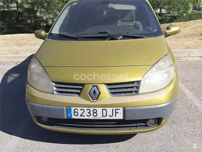 Usado Renault Scénic II Dynamique 120 CV (88 kW) 2005 Amarillo Monovolumen