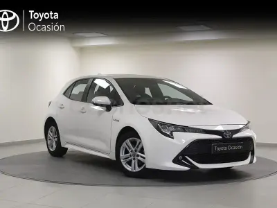 Usado Toyota Corolla Active 122 CV (89 kW) 2021 Blanco Berlina