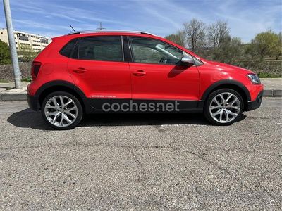 Usado VW Polo Cross 90 CV (66 kW) 2015 Rojo Utilitario