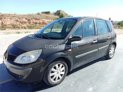 Usado Renault Scenic E-Tech Dynamique 105 CV (77 kW) 2008 Gris / plata Monovolumen