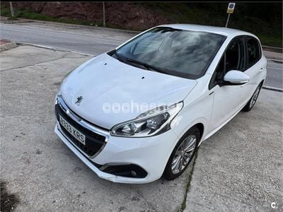 Usado Peugeot 208 Signature Sky 82 CV (60 kW) 2018 Blanco Utilitario