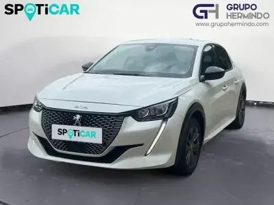 Usado Peugeot e-208 Allure 100 kW (136 HP) 2022 Branco Citadino