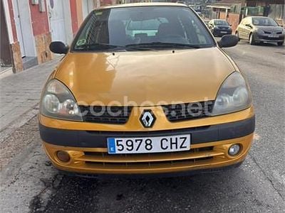 Amarillo Usado 2003 Renault Clio II Authentique Berlina | 1500 € (Super precio)