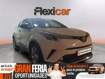 Begagnad Toyota C-HR Active 122 HK (89 kW) 2018 Vit SUV