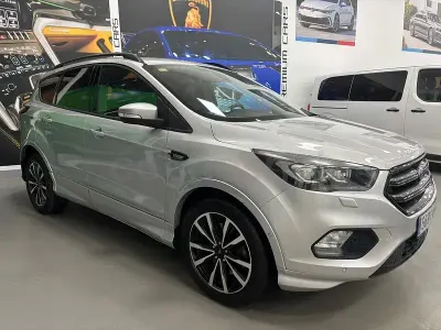 Usado Ford Kuga ST-Line 150 CV (110 kW) 2019 Gris / plata SUV