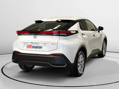 Begagnad Toyota C-HR Active 140 HK (102 kW) 2024 Vit SUV