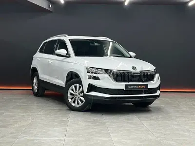Usado Skoda Karoq Ambition 150 CV (110 kW) 2023 Blanco SUV