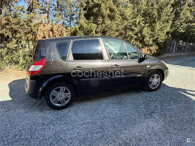 Usado Renault Scenic E-Tech Authentique 120 CV (88 kW) 2005 Negro Monovolumen