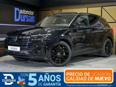 Käytetty VW Touareg R 468 HP (344 kW) 2021 Musta Katumaasturi