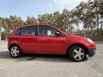 Usado Ford Fiesta Ambiente 68 CV (50 kW) 2007 Rojo Berlina