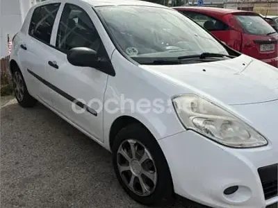 Usado Renault Clio II Business 75 CV (55 kW) 2011 Blanco Berlina