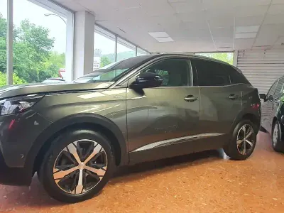 Usado Peugeot 3008 GT-line 130 CV (95 kW) 2019 Verde SUV