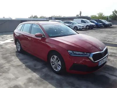 Usado Skoda Octavia Ambition 116 CV (85 kW) 2022 Rojo Familiar