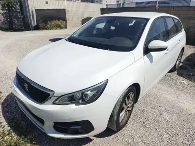 Usado Peugeot 308 SW Active 131 CV (96 kW) 2021 Blanco Familiar