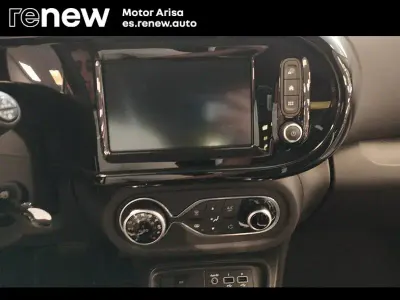 Usado Renault Twingo Urban Night 60 kW (82 CV) 2024 Blanco Utilitario