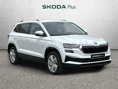 Usado Skoda Karoq Selection 150 CV (110 kW) 2025 Blanco SUV