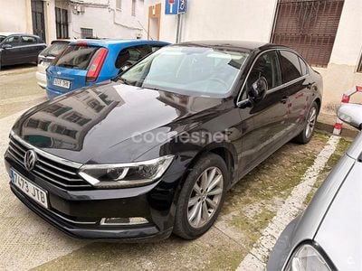 Usado VW Passat Advance 120 CV (88 kW) 2016 Negro Berlina