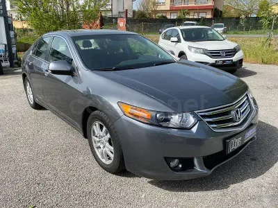 Usado Honda Accord Executive 150 CV (110 kW) 2011 Gris / plata Berlina
