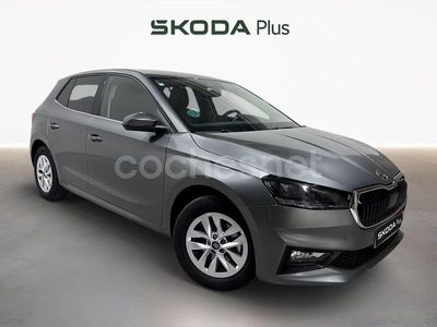 Gris / plata Usado 2025 Skoda Fabia Selection Berlina | 18.200 € (Buen precio)