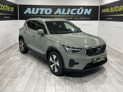 Usado Volvo XC40 Core 211 HP (155 kW) 2023 Verde SUV