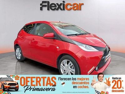 Usado Toyota Aygo X-play 72 CV (52 kW) 2018 Rojo Utilitario