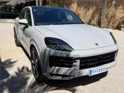 Usado Porsche Cayenne 519 CV (381 kW) 2025 Gris / plata SUV