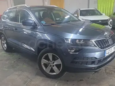 Usado Skoda Karoq Ambition 150 CV (110 kW) 2022 Gris / plata SUV