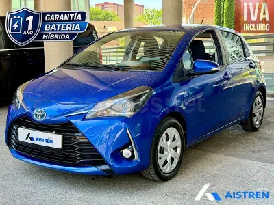 Usado Toyota Yaris Hybrid Active 100 CV (73 kW) 2019 Azul Berlina