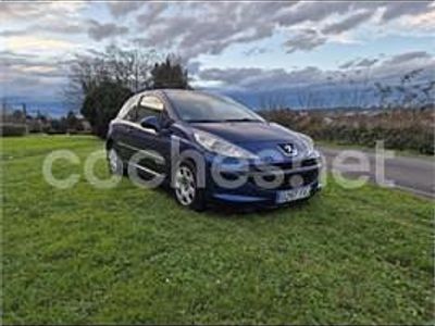 Usado Peugeot 207 70 CV (51 kW) 2007 Azul Berlina