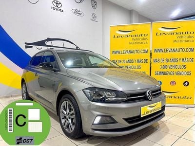 Usado VW Polo Advance 95 CV (69 kW) 2021 Gris Utilitario