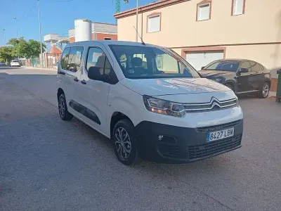 Usado Citroën Berlingo Live 102 CV (75 kW) 2020 Blanco Monovolumen