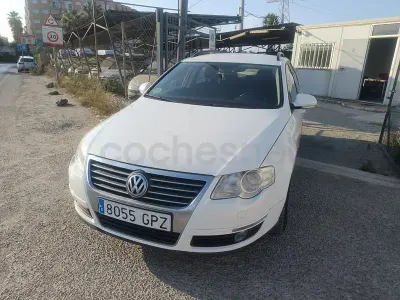 Usado VW Passat Highline 140 CV (102 kW) 2010 Blanco Familiar