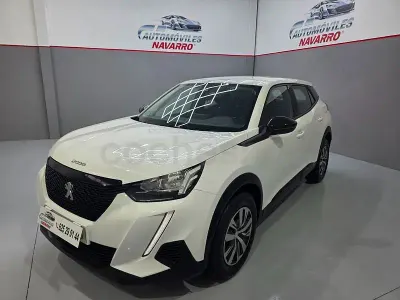 Usado Peugeot 2008 Active 110 CV (80 kW) 2022 Blanco SUV