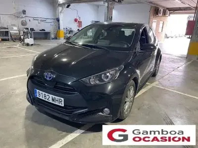 Usado Toyota Yaris Active 115 CV (84 kW) 2023 Negro Utilitario
