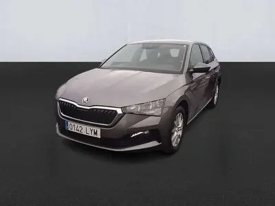 Usado Skoda Scala 95 CV (69 kW) 2022 Gris Utilitario