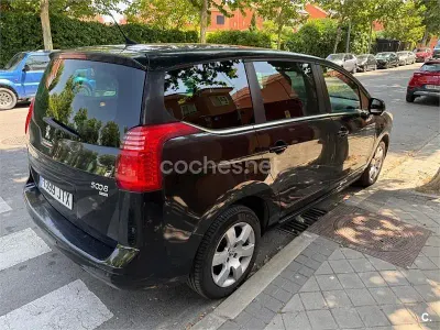 Usado Peugeot 5008 Active 115 CV (84 kW) 2013 Negro Monovolumen
