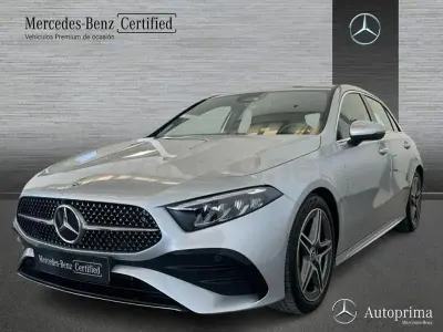 Usado Mercedes A180 136 CV (100 kW) 2025 Gris / plata Berlina