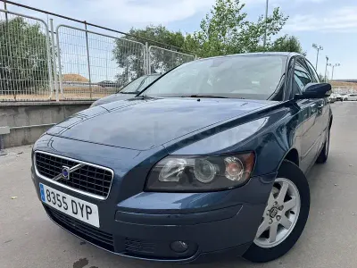 Usado Volvo S40 Momentum 125 CV (91 kW) 2006 Azul Berlina