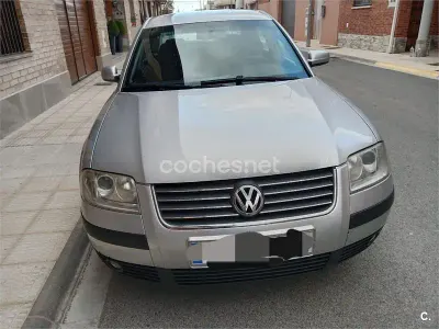 Usado VW Passat Edition 100 CV (73 kW) 2003 Gris / plata Berlina
