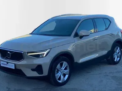 Usado Volvo XC40 Core 163 HP (119 kW) 2025 Bege SUV