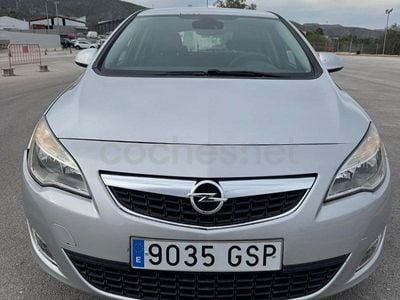 Usado Opel Astra Cosmo 110 CV (80 kW) 2010 Gris / plata Berlina