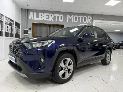 Käytetty Toyota RAV4 Hybrid Advance 218 HP (160 kW) 2020 Sininen Katumaasturi