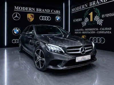 Usado Mercedes C300e 306 CV (225 kW) 2021 Gris / plata Berlina