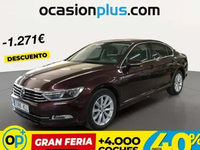 Usado VW Passat Advance 120 CV (88 kW) 2018 Rojo Berlina