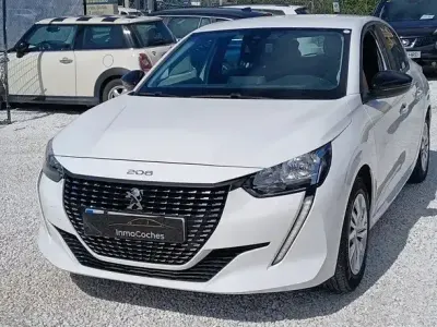 Begagnad Peugeot 208 Active 102 HK (75 kW) 2023 Vit Halvkombi