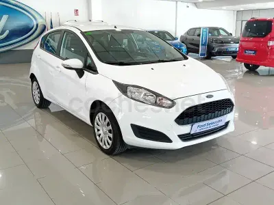 Usado Ford Fiesta Trend 75 CV (55 kW) 2017 Blanco Utilitario