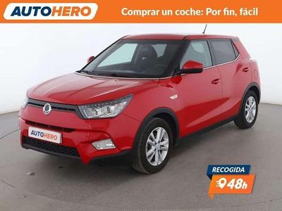 Usado Ssangyong (KGM) Tivoli Limited 129 CV (94 kW) 2015 Rojo SUV